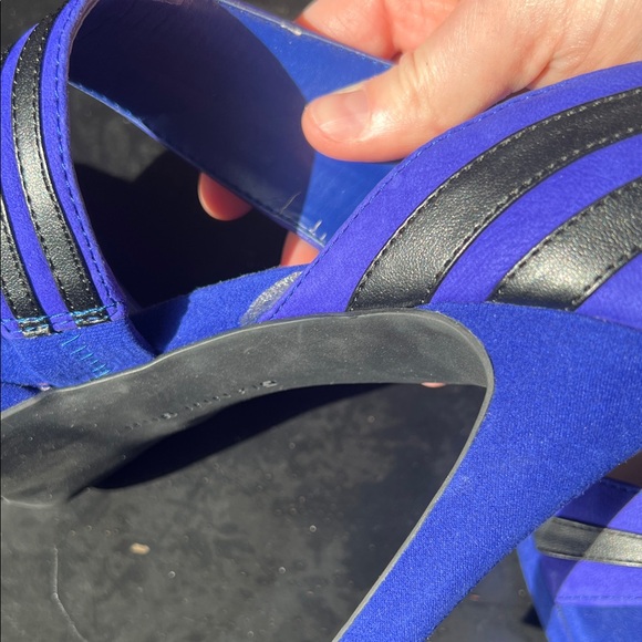 Gianni Bini Vibrant Blue and Black Heels - Picture 14 of 15